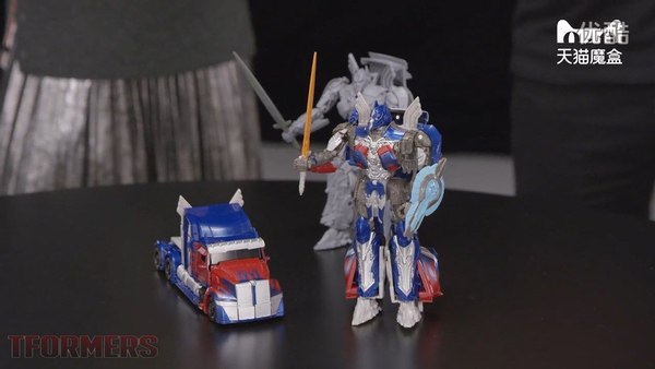 Transformers The Last Knight   Voyager Optimus Prime Makes Official Debut On Chinese TV 10 (10 of 15)